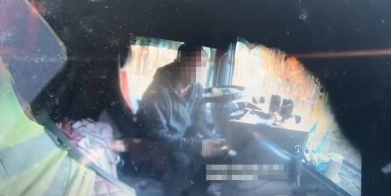 На Рівненщині водій вантажівки пропонував прикордоннику хабар “на чай та каву”