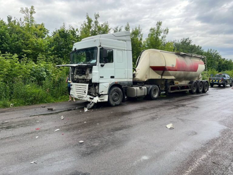 На Рівненщині трапилась ДТП з постраждалими