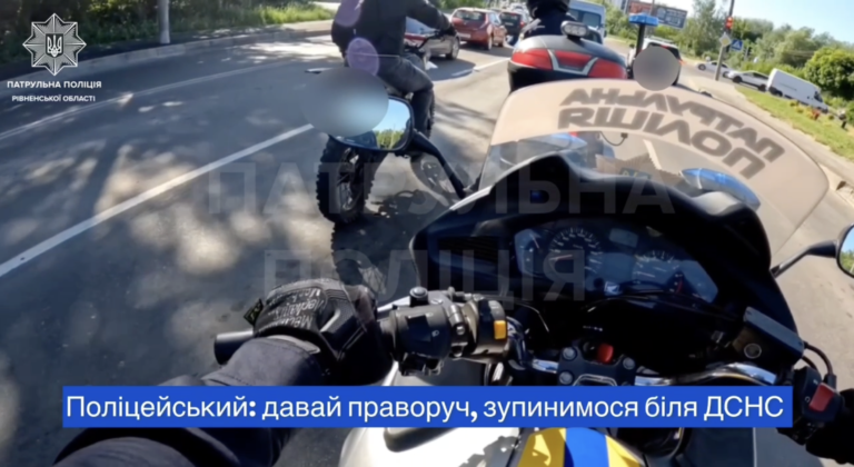 На Князя Володимира у Рівному патрульні ганялись за мотоциклістом (+ВІДЕО)